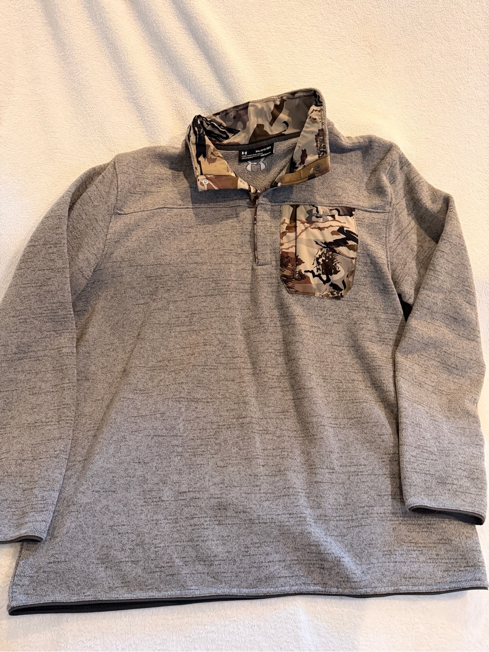 Under Armour  mens Gray & Camo Fleece Pullover cold gear 3 XL